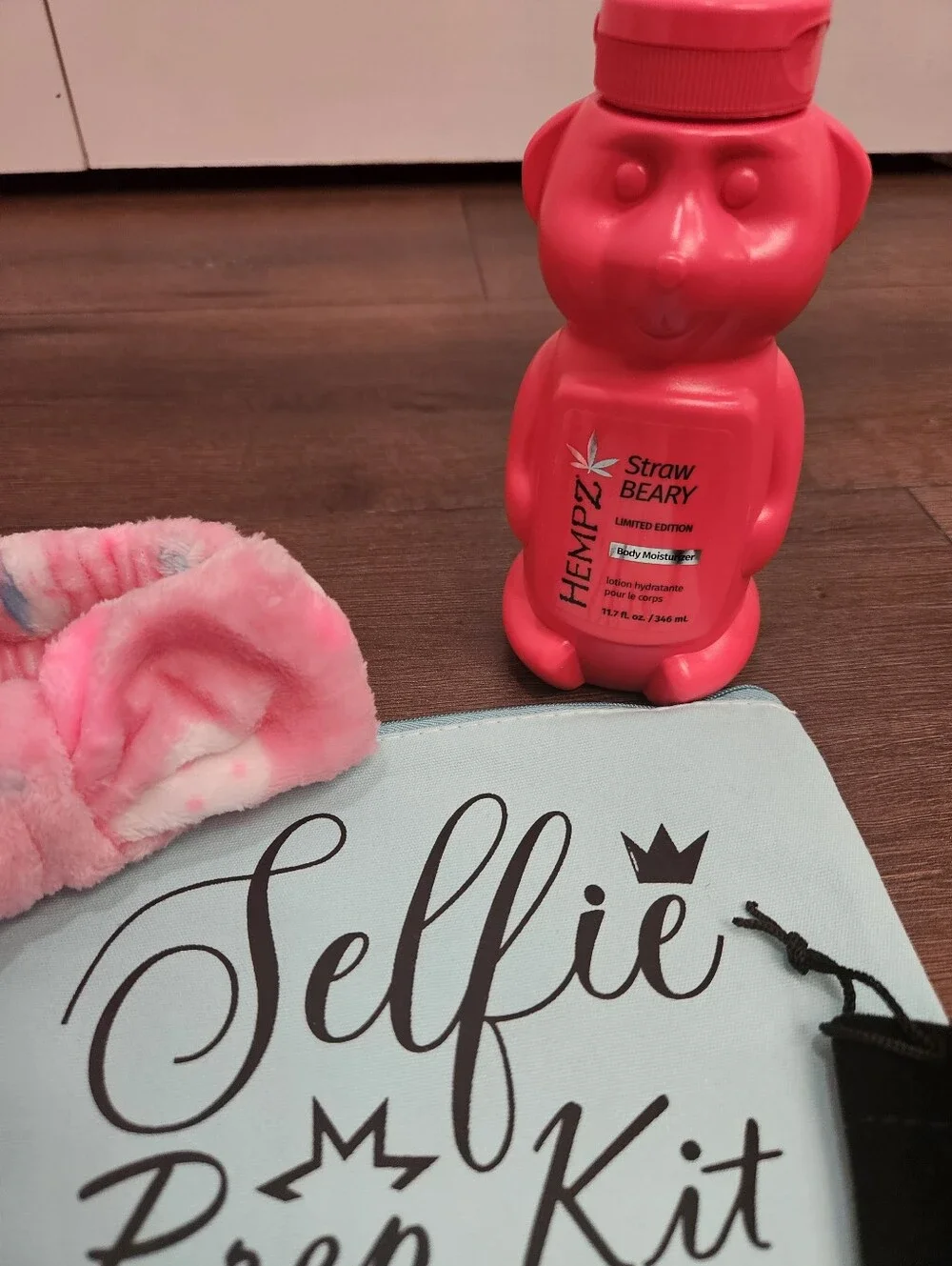 NEW Selfie Prep Kit Beauty Bundle HEMPZ Strawbeary Nails Spa Set